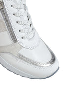 Kadın Beyaz Dolgu Topuklu Yandan Fermuarlı Deri Sneaker | Derimod Kadın Beyaz Dolgu Topuklu Yandan Fermuarlı Deri Sneaker | Derimod