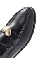 Kadın Siyah Aksesuar Detaylı Deri Maskülen Loafer | Derimod Kadın Siyah Aksesuar Detaylı Deri Maskülen Loafer | Derimod