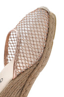 Kadın Altın Bilekten Tokalı Dolgu Topuklu Espadril Sandalet | Derimod Kadın Altın Bilekten Tokalı Dolgu Topuklu Espadril Sandalet | Derimod