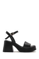 Kadın Siyah Bilekten Tokalı Kalın Topuklu Platformlu Deri Sandalet | Derimod Kadın Siyah Bilekten Tokalı Kalın Topuklu Platformlu Deri Sandalet | Derimod