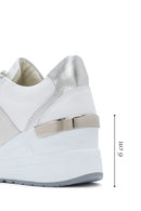 Kadın Beyaz Dolgu Topuklu Yandan Fermuarlı Deri Sneaker | Derimod Kadın Beyaz Dolgu Topuklu Yandan Fermuarlı Deri Sneaker | Derimod