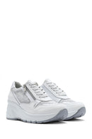 Kadın Beyaz Dolgu Topuklu Bağcıklı Deri Sneaker | Derimod Kadın Beyaz Dolgu Topuklu Bağcıklı Deri Sneaker | Derimod