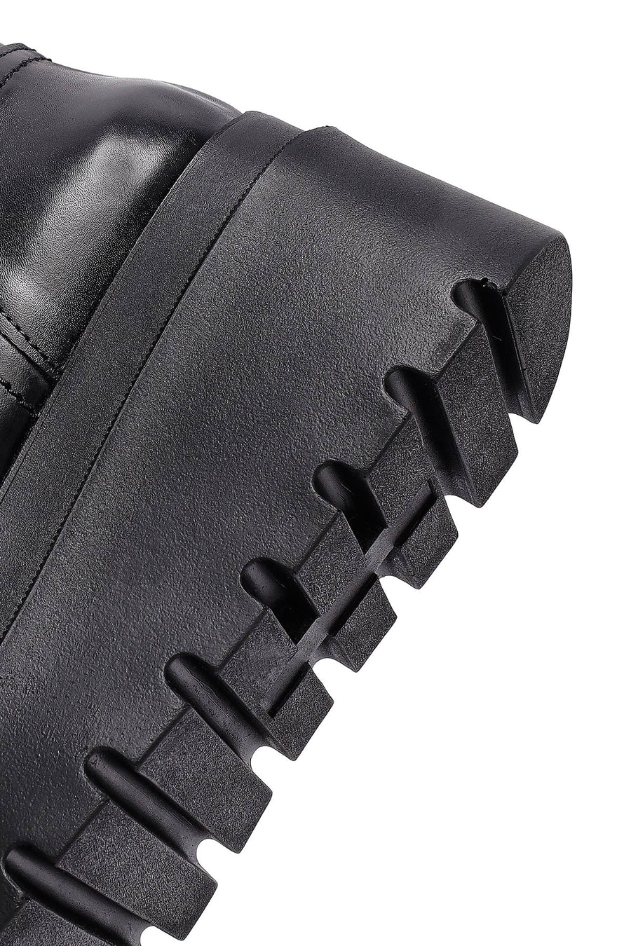 Woman Black Zip Closure Thick-Soled Leather Boots