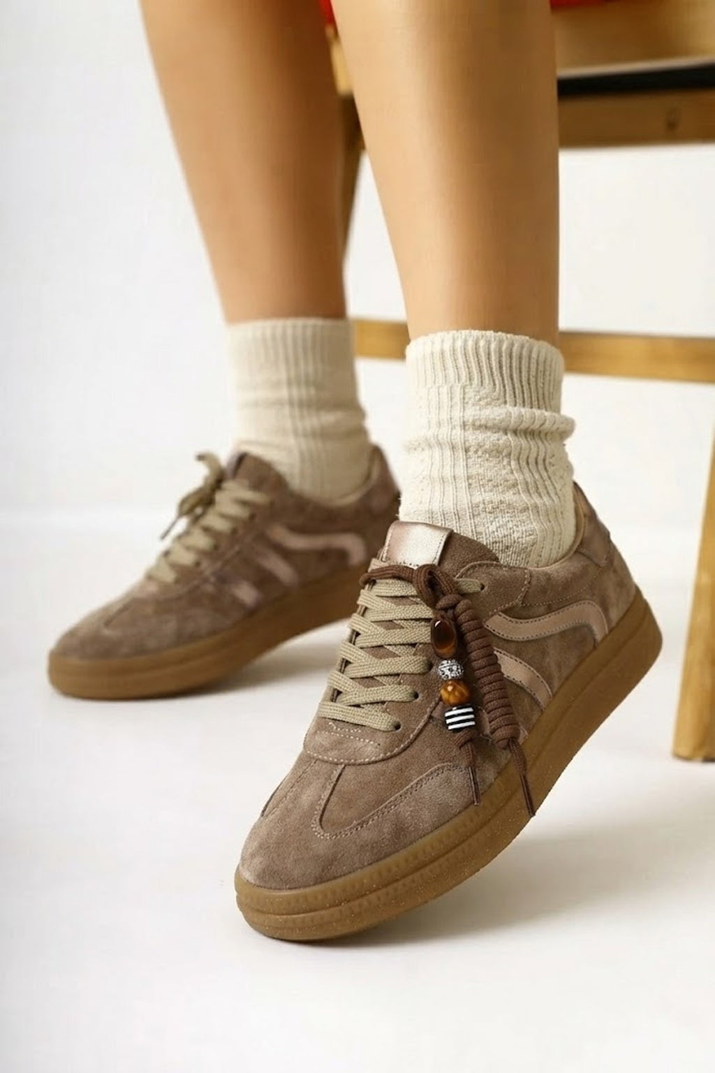 Kadın Bej Bağcıklı Charmlı Süet Deri Sneaker
