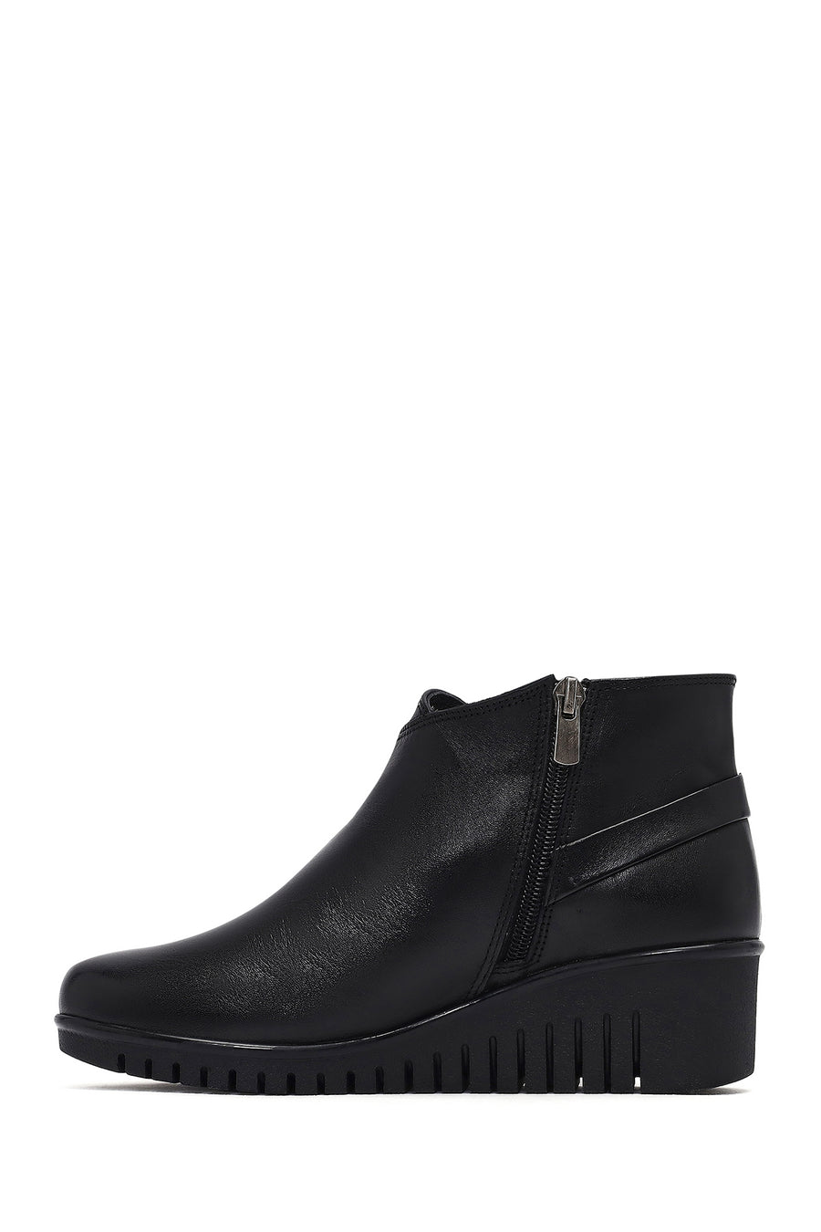 Woman Black Zip Closure Leather Comfort Boots