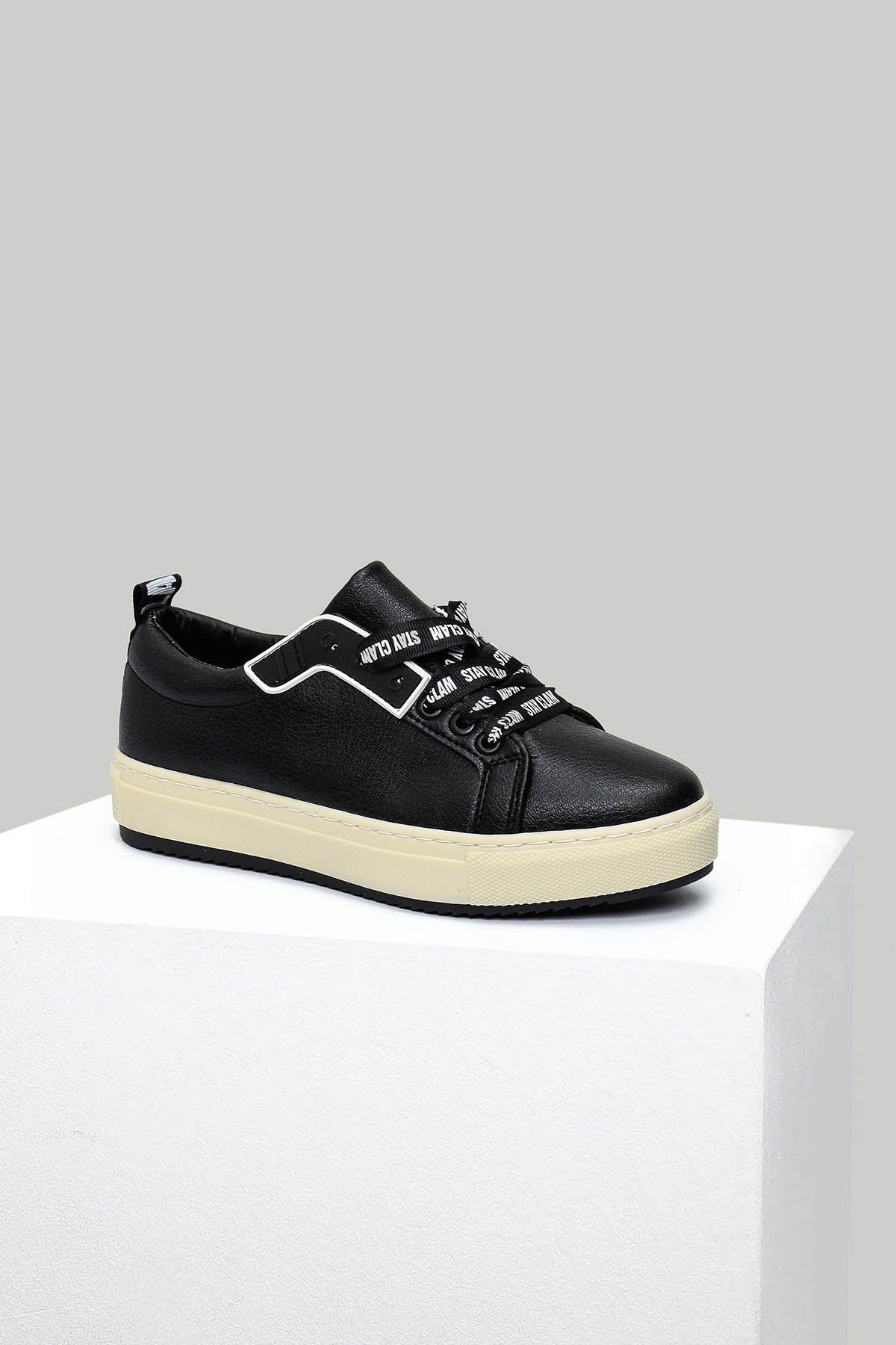 Black Women's Sneaker 18SFE1700FT | Derimod