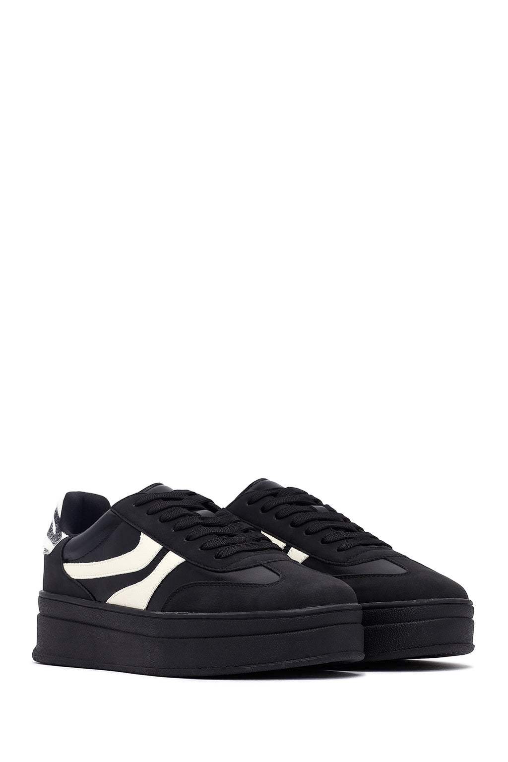Kadın Siyah Bağcıklı Kalın Tabanlı Sneaker