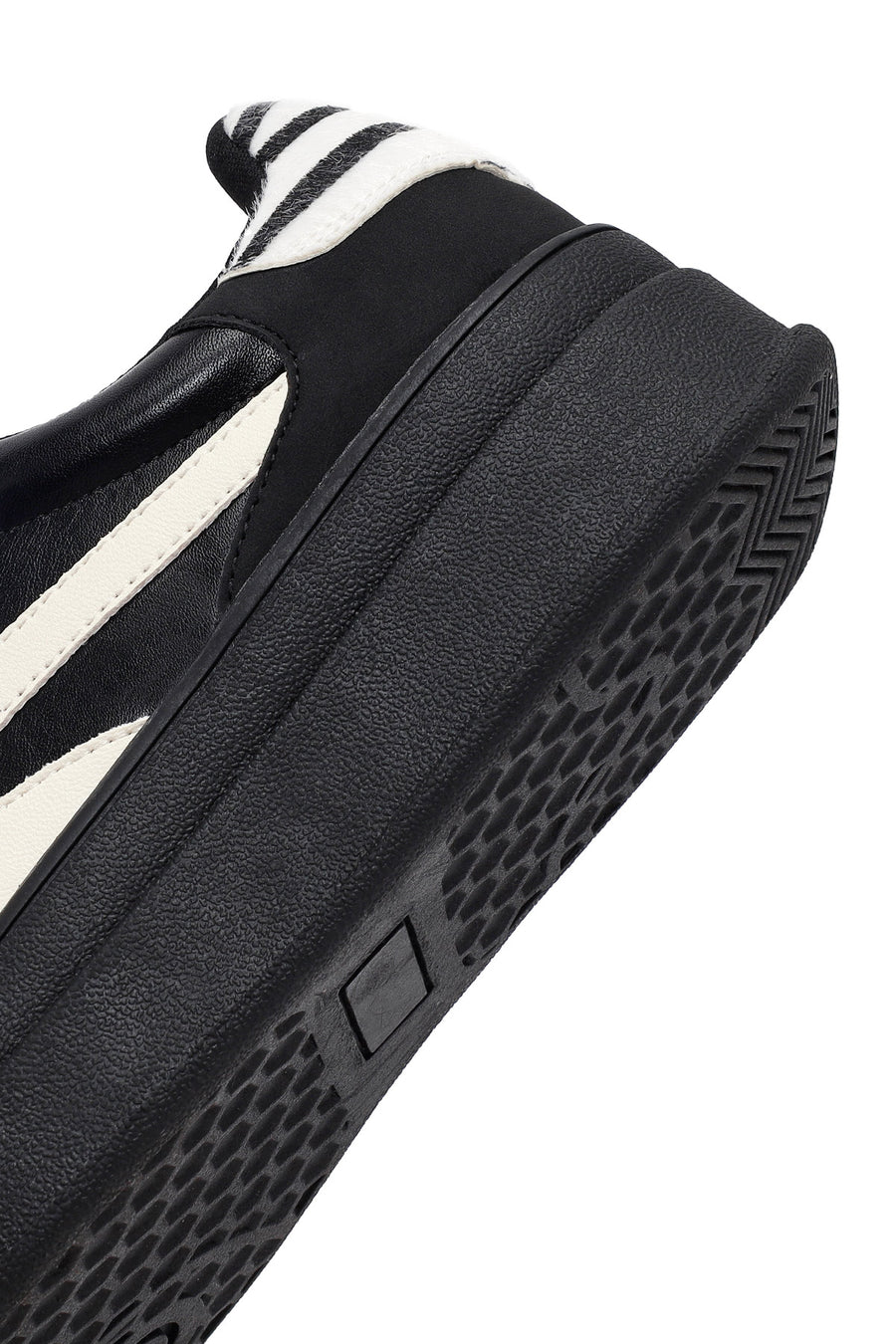 Women's Black Lace-Up Thick-Soled Sneaker