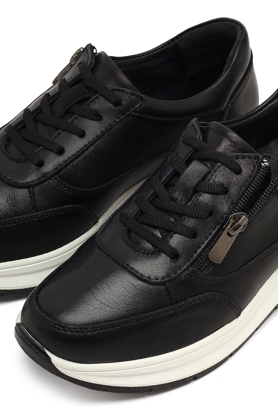 Kadın Siyah Bağcıklı Kalın Tabanlı Deri Sneaker