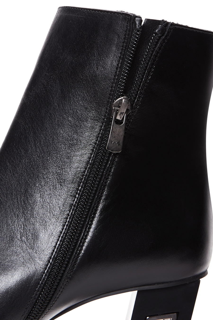 Woman Black Zippered Chunky Heels Leather Boat
