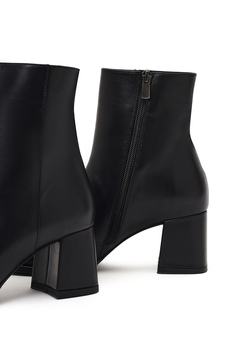 Women's Black Zippered Thick Heeled Leather Boot