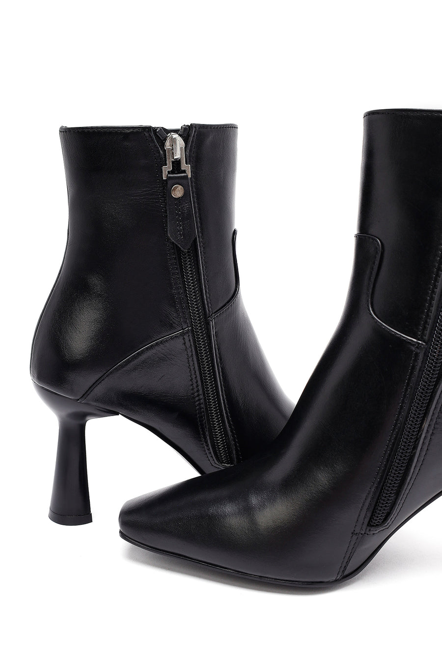 Woman Black Zippered Heels Leather Boat