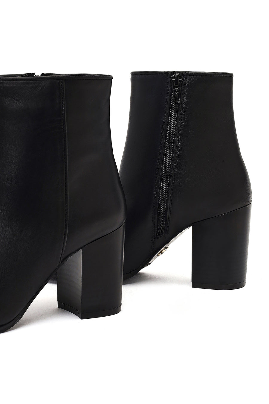 Women's Black Zippered Thick Heeled Leather Boot
