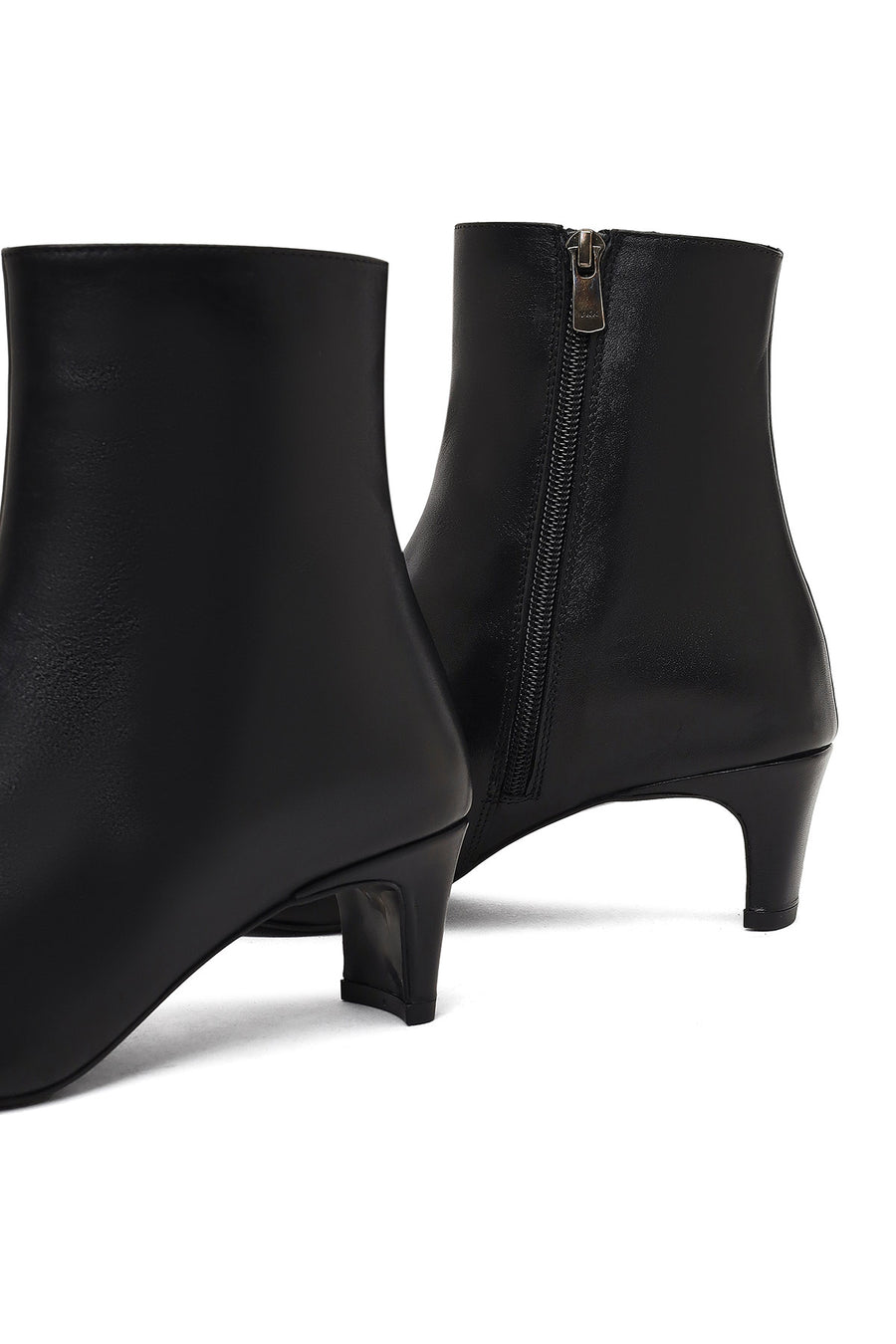 Women's Black Zippered Thick Heeled Leather Boot
