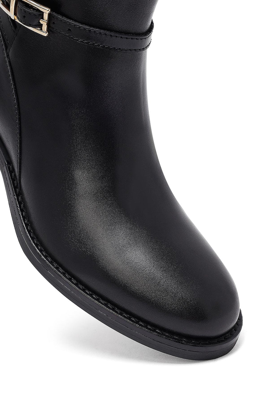 Woman Black Zippered Leather Boat