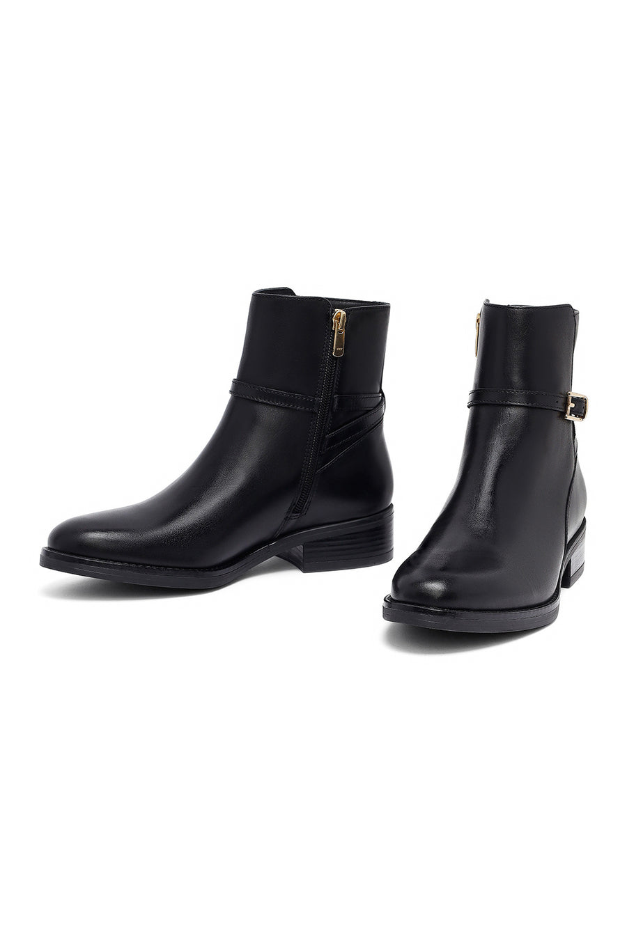 Woman Black Zippered Leather Boat