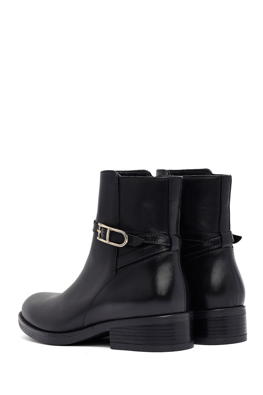 Woman Black Zippered Leather Boat