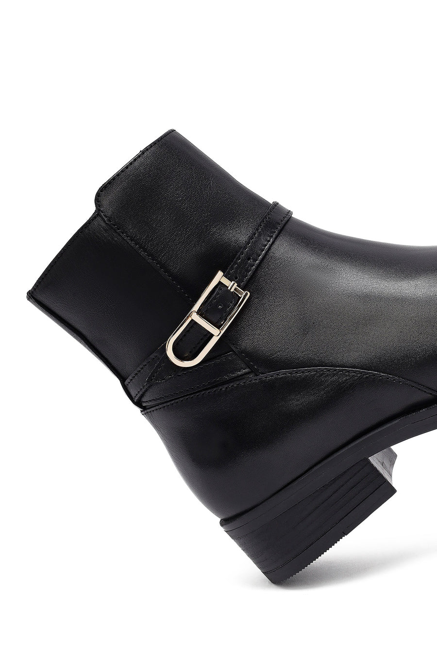 Woman Black Zippered Leather Boat