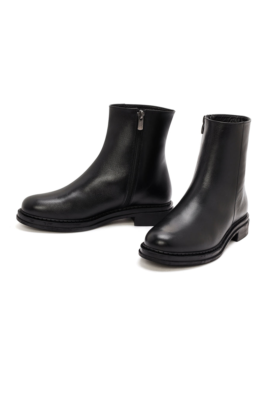 Woman Black Zippered Leather Boat