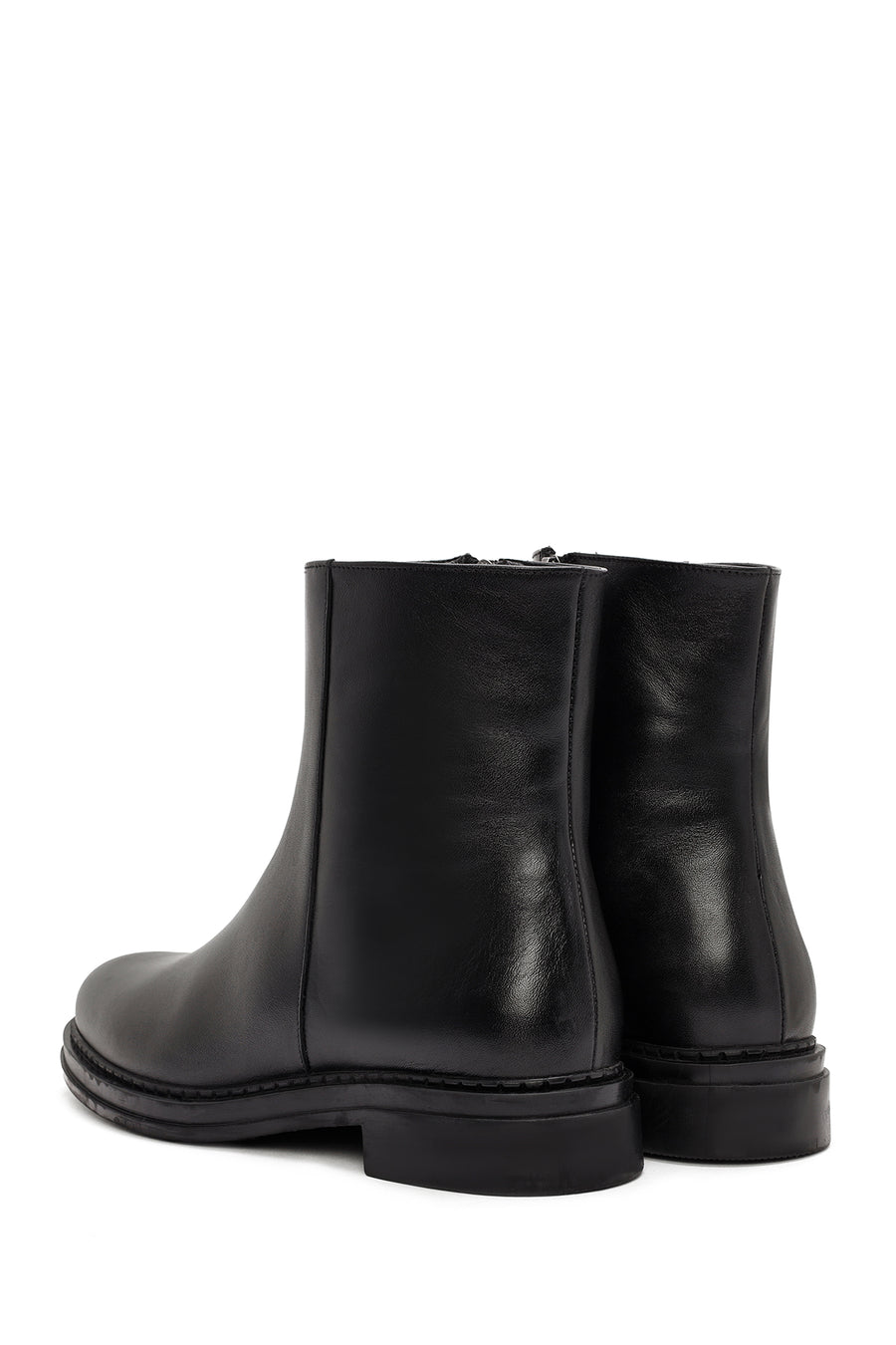 Woman Black Zippered Leather Boat