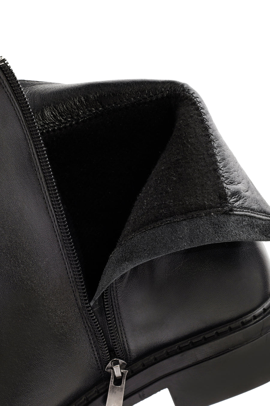 Woman Black Zippered Leather Boat