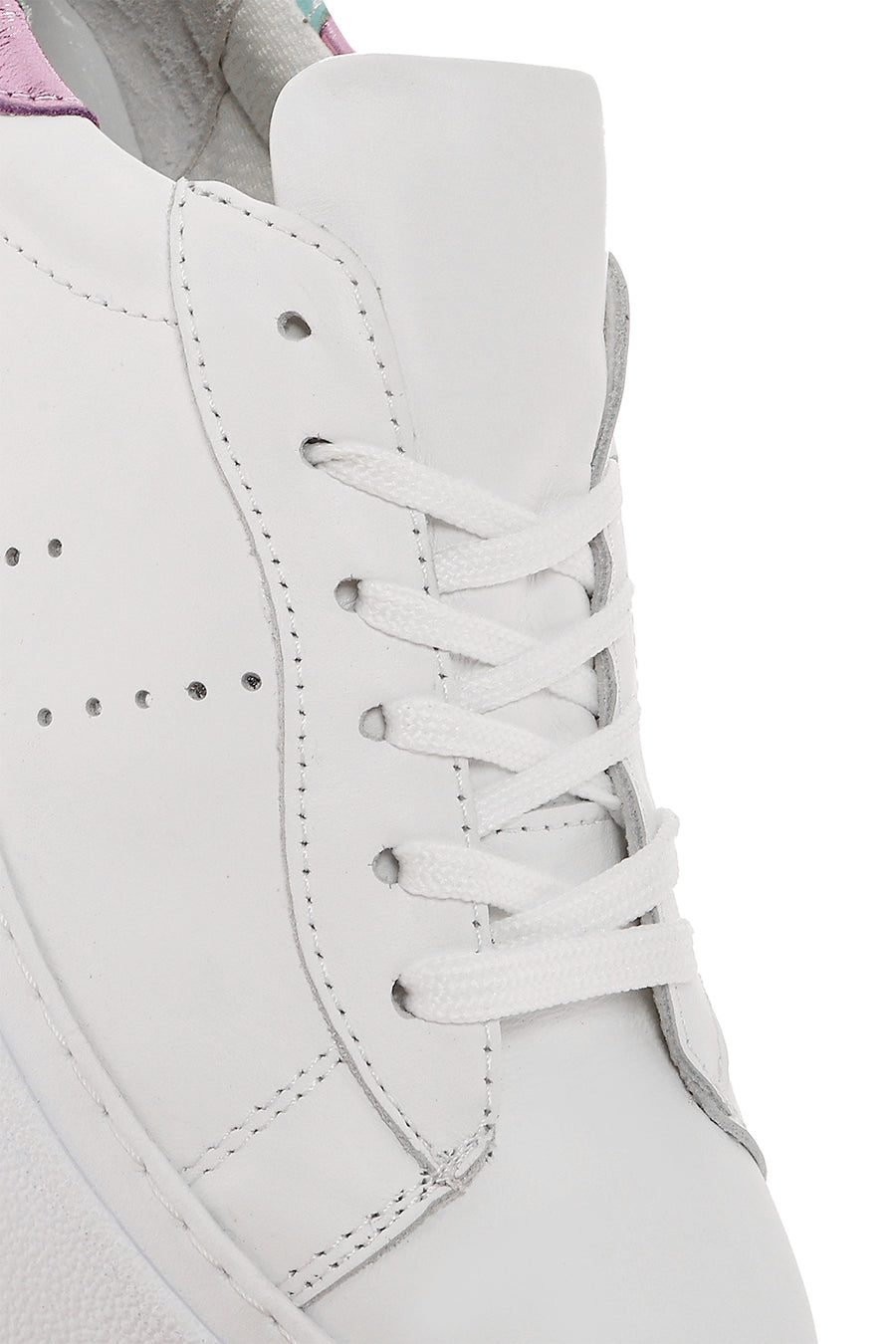 Kadın Beyaz Bağcıklı Kalın Tabanlı Deri Sneaker