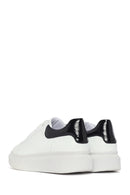 Kadın Beyaz Bağcıklı Kalın Tabanlı Deri Sneaker | Derimod