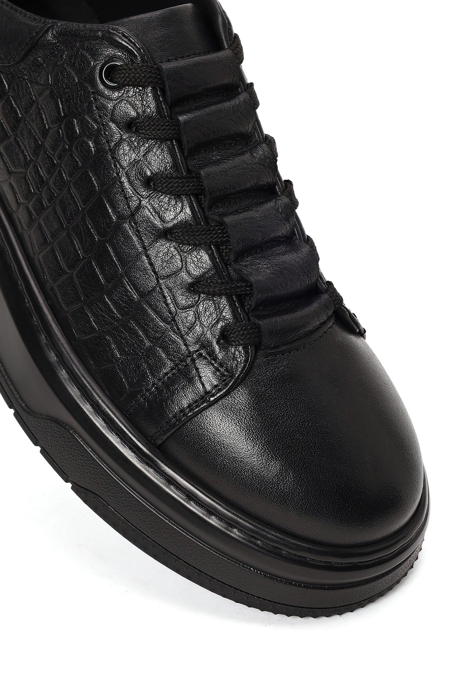 Male Black Lace-up Thick-soled Croc-patterned Leather Sneaker
