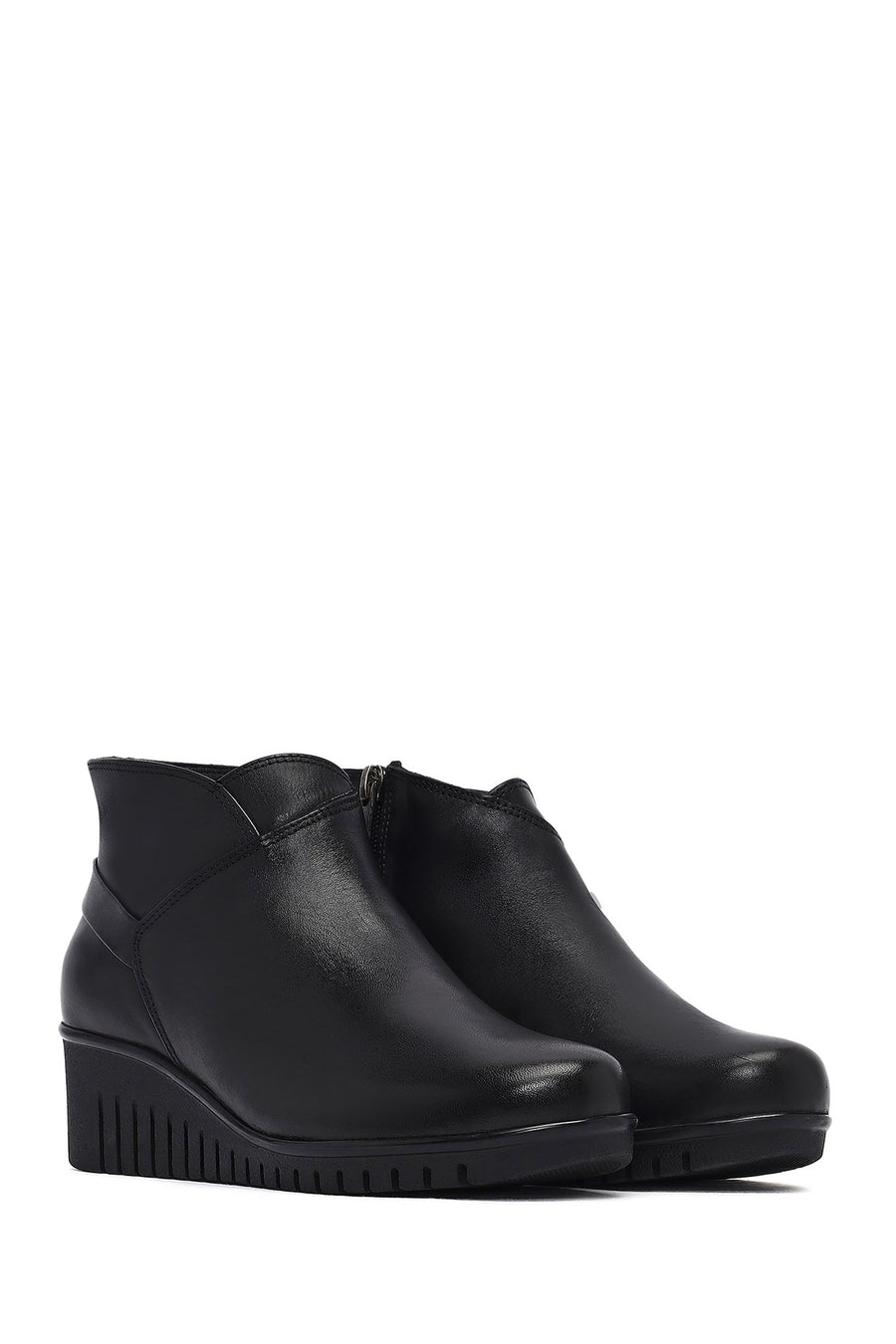 Woman Black Zip Closure Leather Comfort Boots