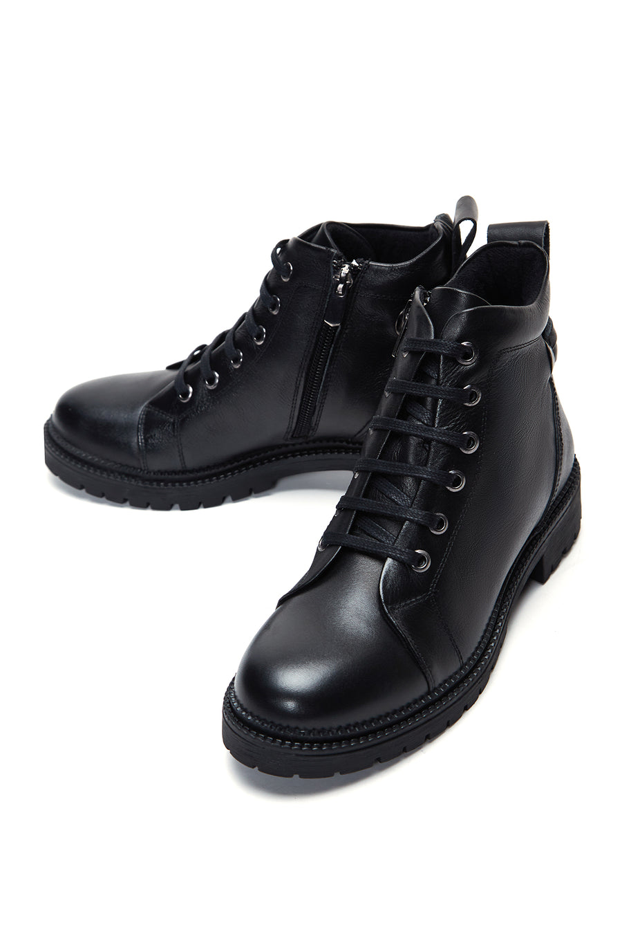 Woman Black Zip Closure Leather Boots