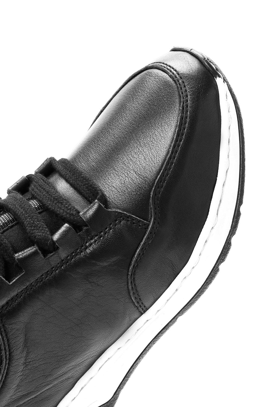 Woman Black Lace-Up Leather Sneaker