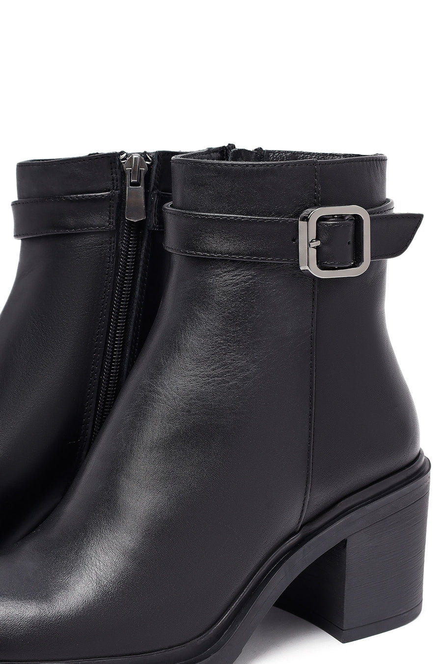 Woman Black Zippered Chunky Heels Leather Boat