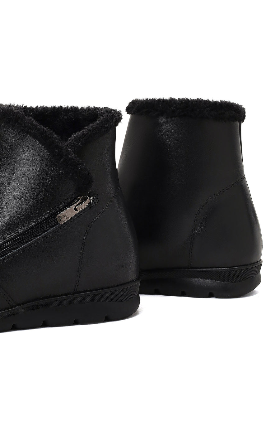 Woman Black Zip Closure Leather Comfort Boots