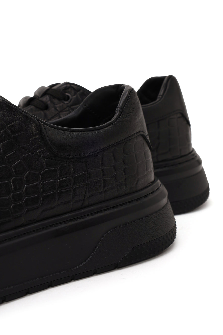 Male Black Lace-up Thick-soled Croc-patterned Leather Sneaker