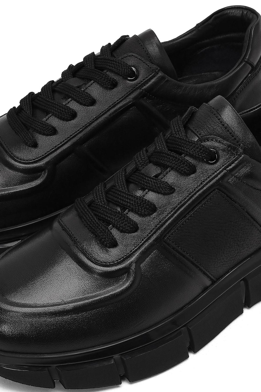 Erkek Siyah Bağcıklı Kalın Tabanlı Deri Sneaker