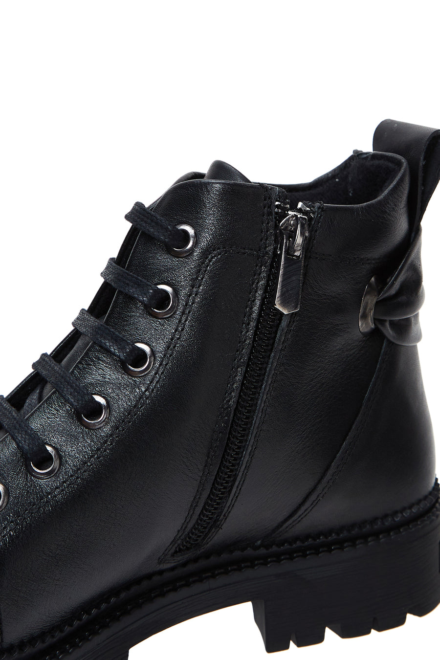 Woman Black Zip Closure Leather Boots