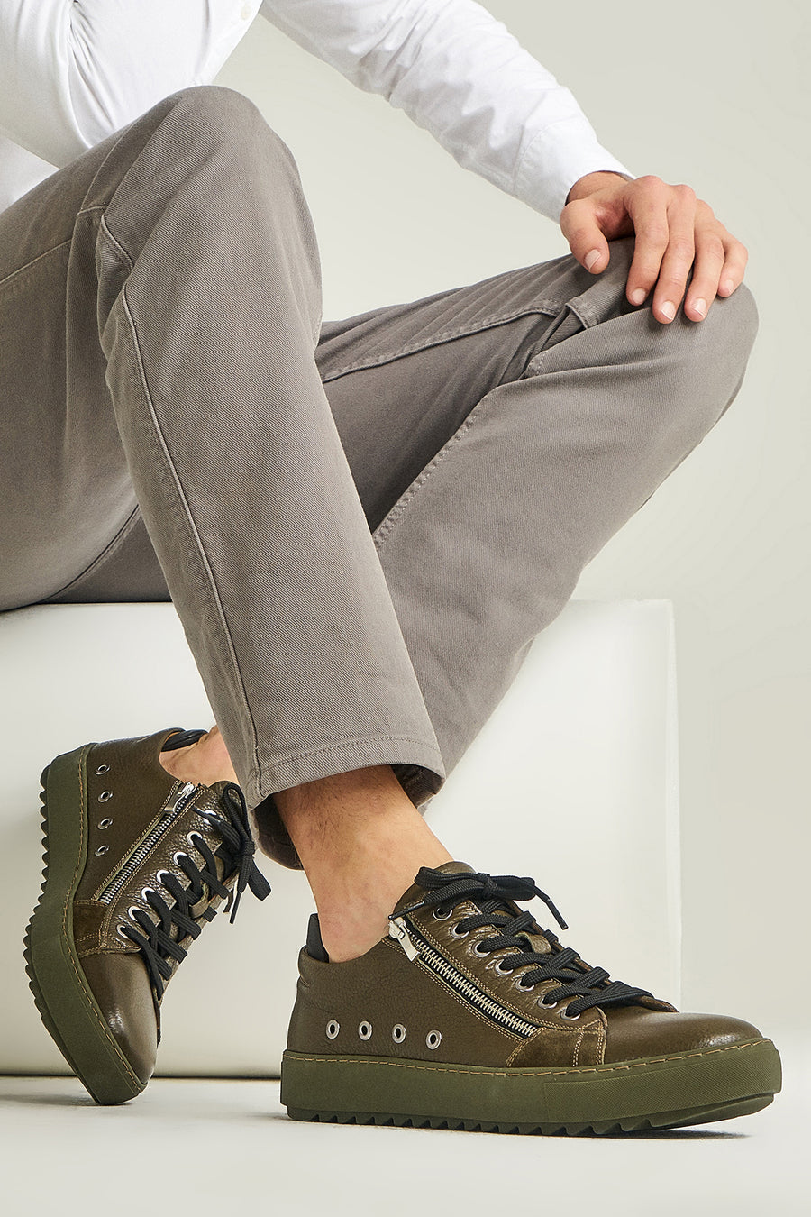 Men's Leather Shoes with Zipper Detail