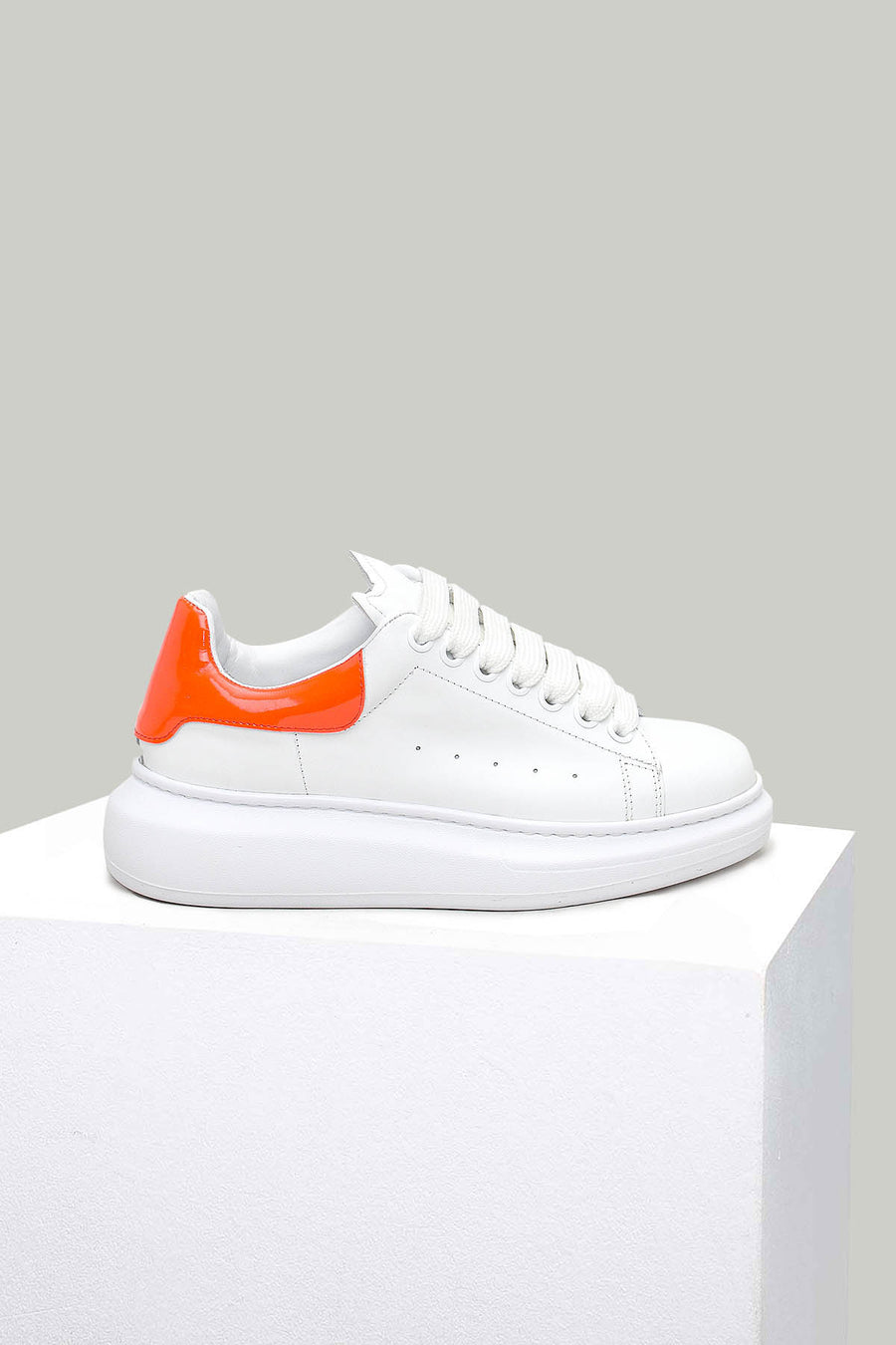 White-Pomegranate Flower Women's Leather Sneaker