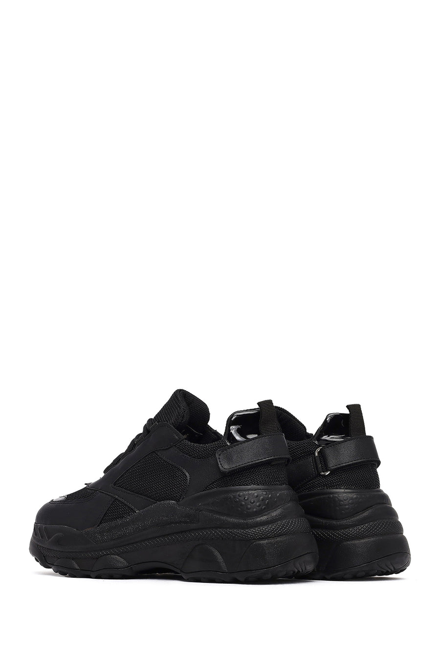 Woman Black Lace-Up Chunky Sneaker