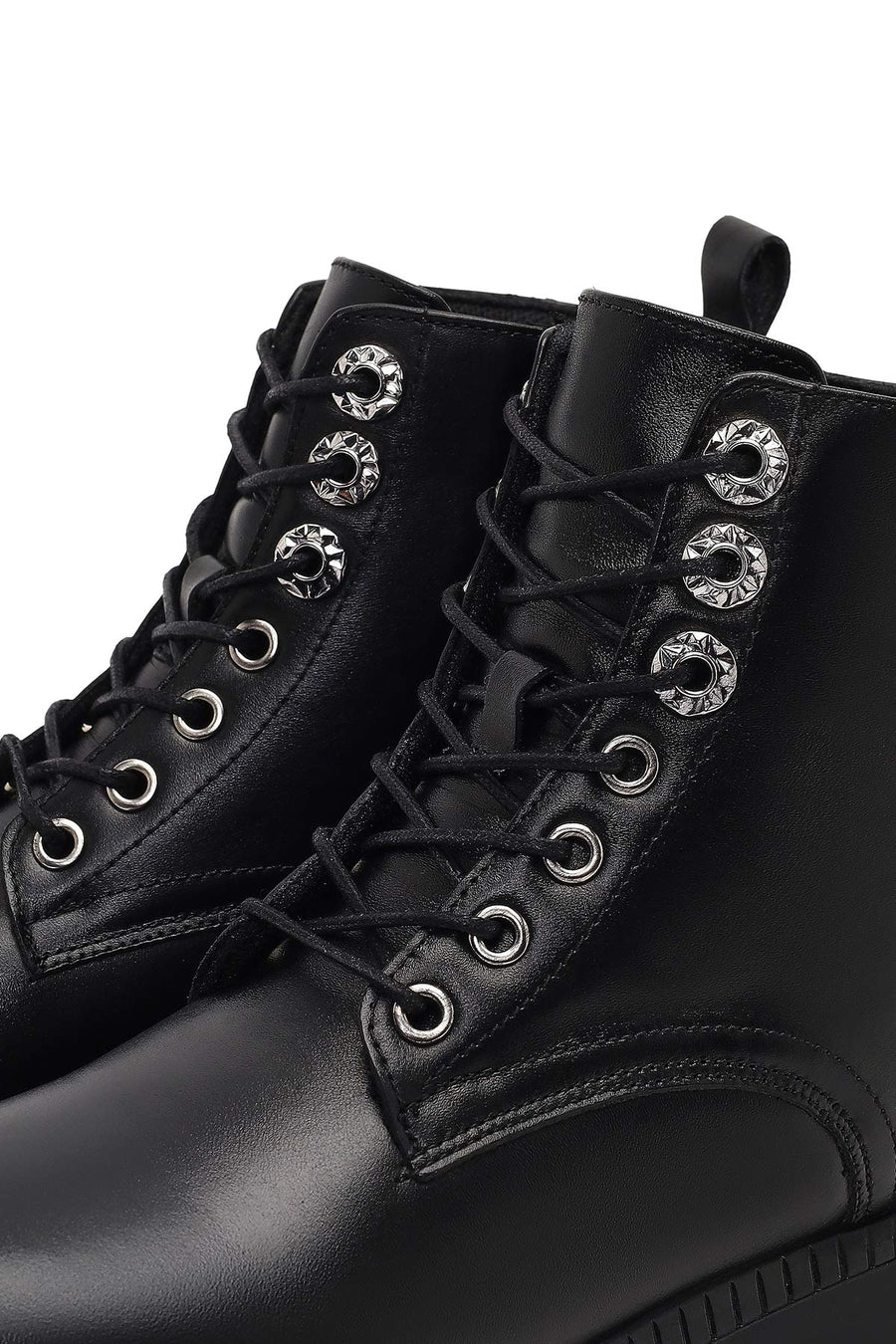Woman Black Zip Closure Thick-Soled Leather Combat Boots