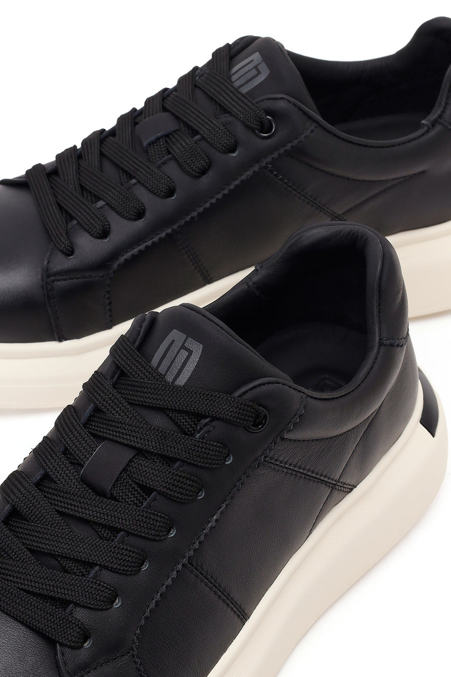 Erkek Siyah Bağcıklı Kalın Tabanlı Deri Sneaker