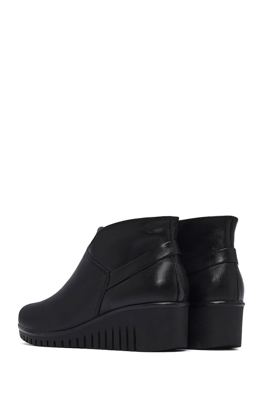 Woman Black Zip Closure Leather Comfort Boots