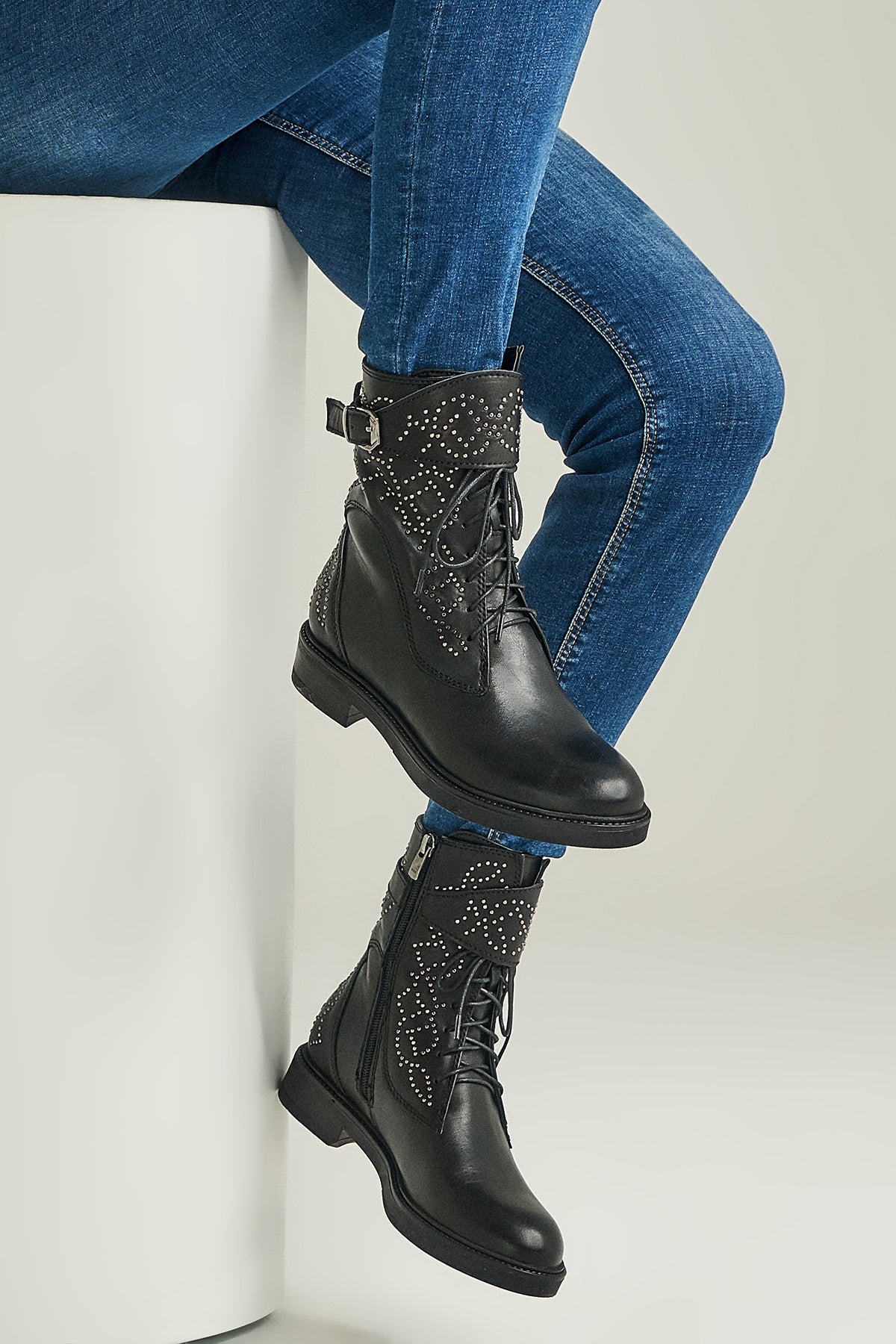 Studded Women's Leather Boots 18WFD223018 | Derimod