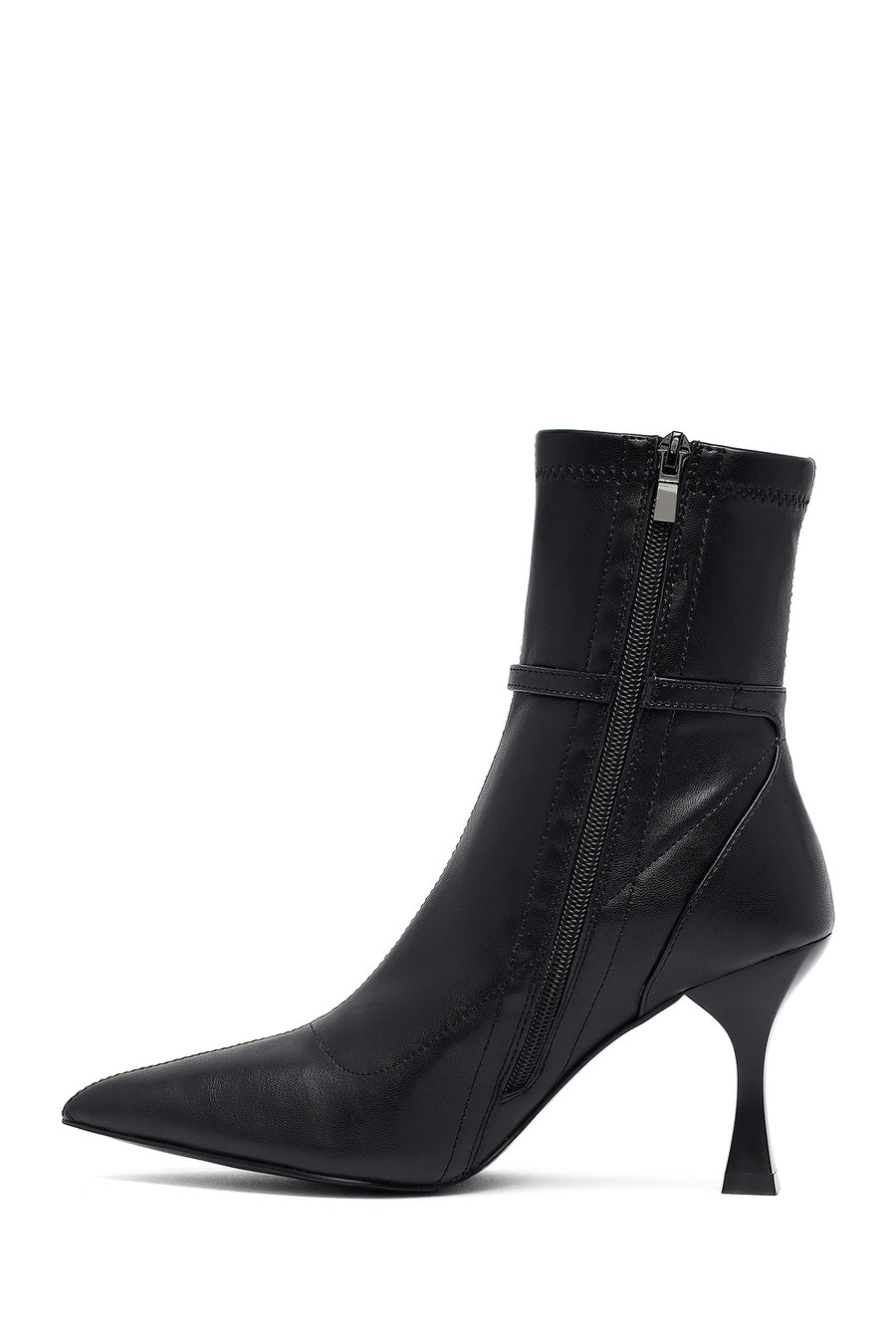 Woman Black Zippered Thin Heeled Boots