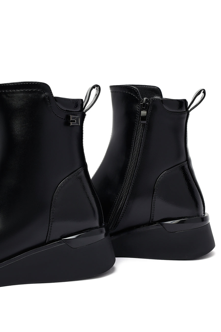 Woman Black Zippered Wedge Heeled Boots