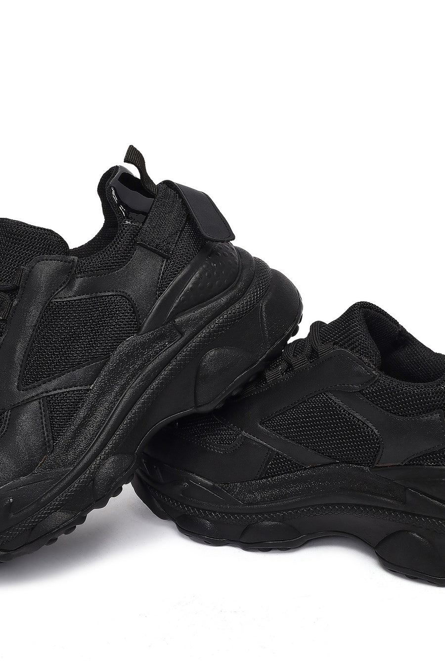 Woman Black Lace-Up Chunky Sneaker
