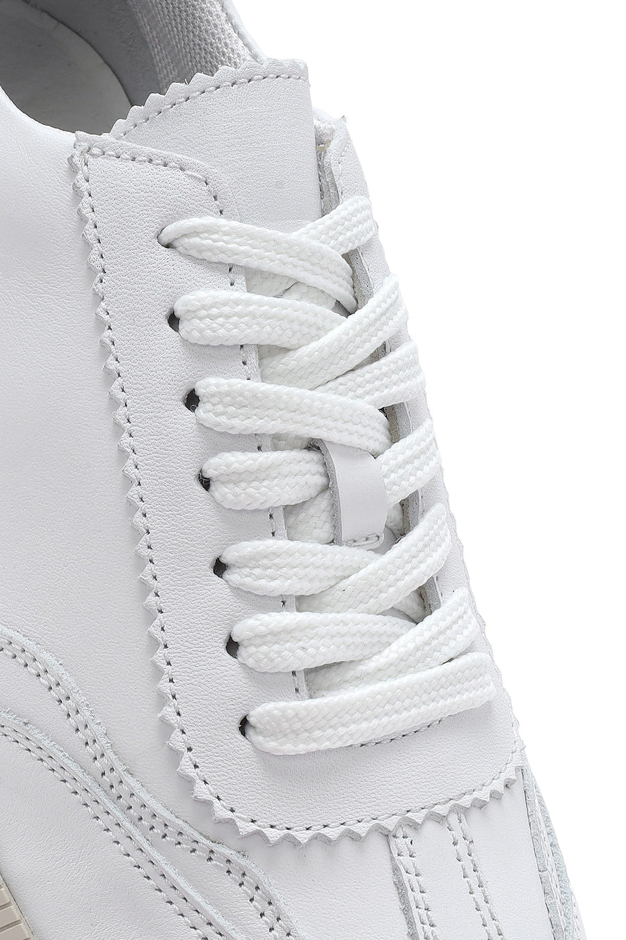 Kadın Beyaz Bağcıklı Deri Sneaker