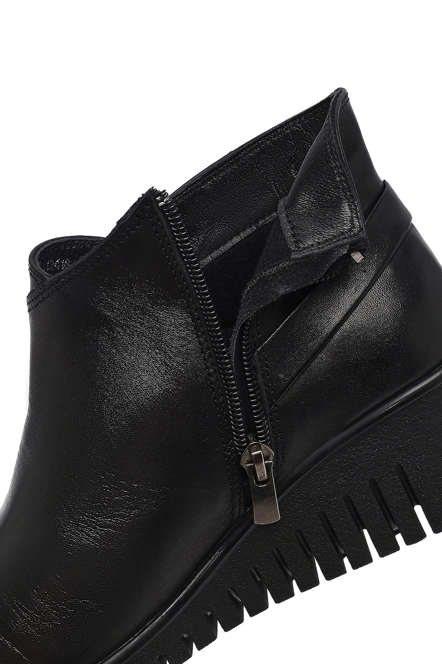 Woman Black Zip Closure Leather Comfort Boots