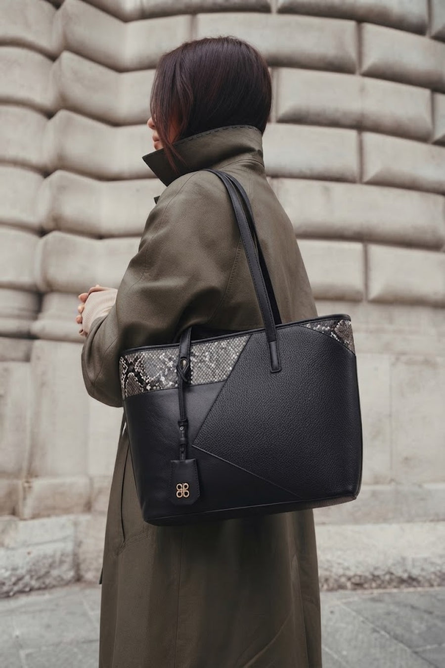Woman Black Long-Strap Printed Classic Shoulder Bag