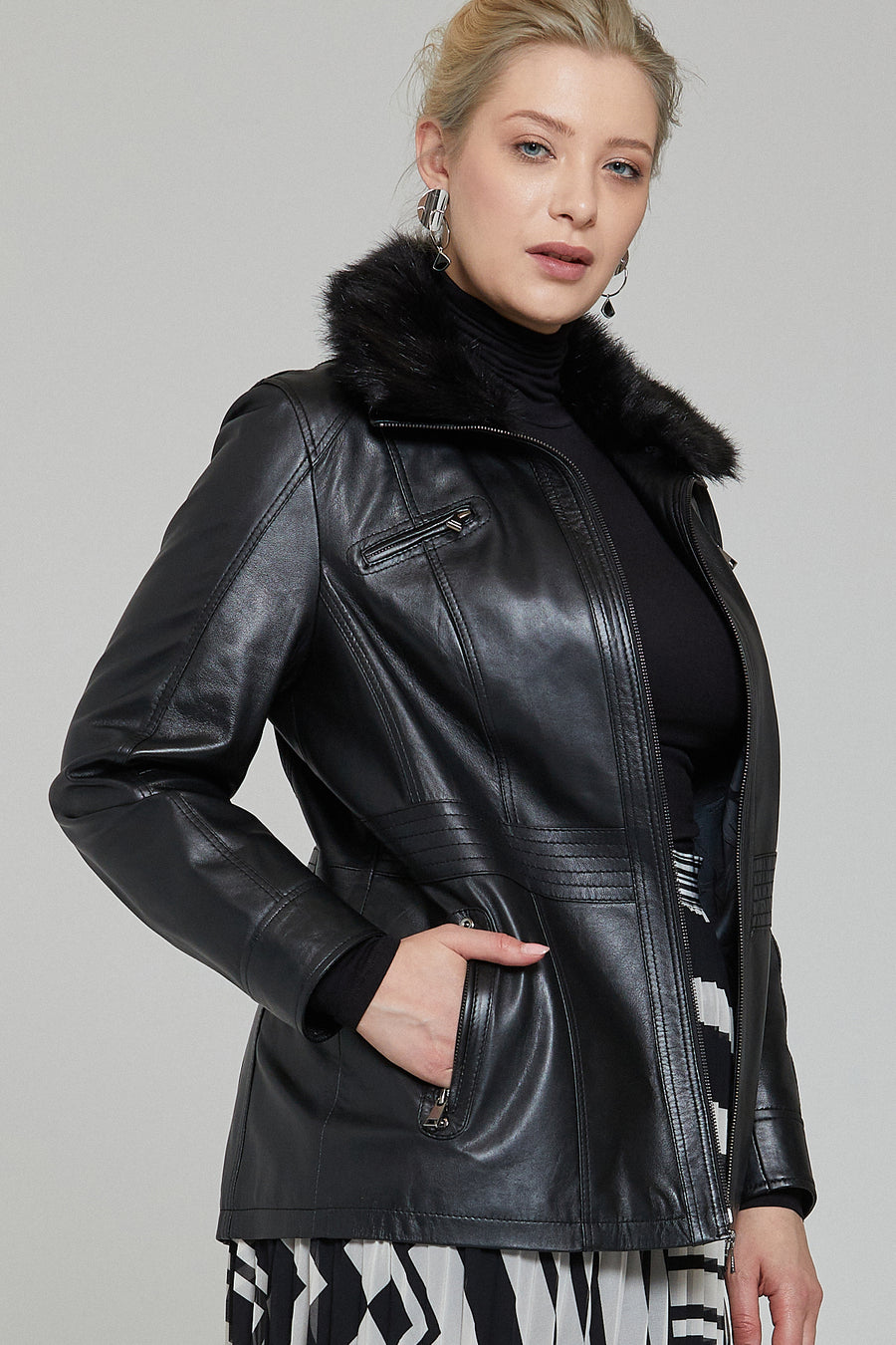Mira (plus) Women's Black Coat